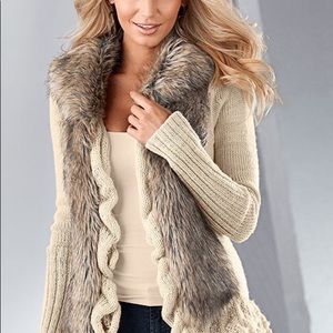 Woman Sweater with fur collar